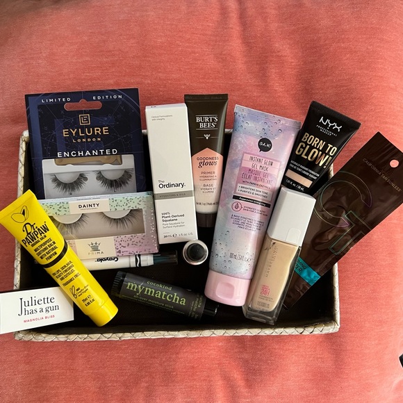 Beauty bundle products and tools - Picture 1 of 2